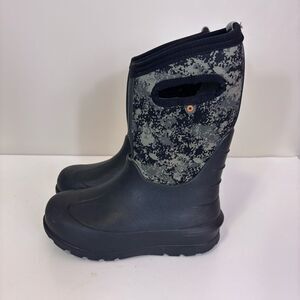 BOGS Kid's Grey and Black Camo Print Winter Muck Boots Size 13